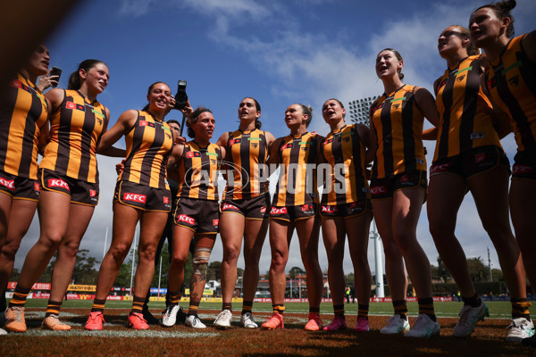 AFLW 2024 Round 08 - Hawthorn v GWS - A-55347047