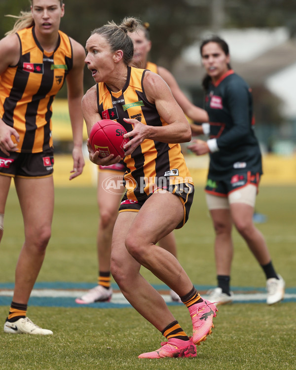 AFLW 2024 Round 08 - Hawthorn v GWS - A-55347049