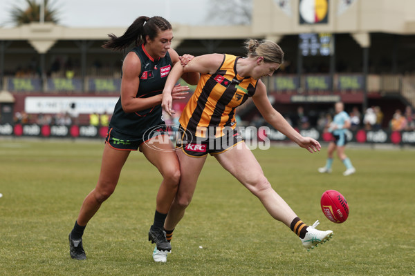 AFLW 2024 Round 08 - Hawthorn v GWS - A-55347050