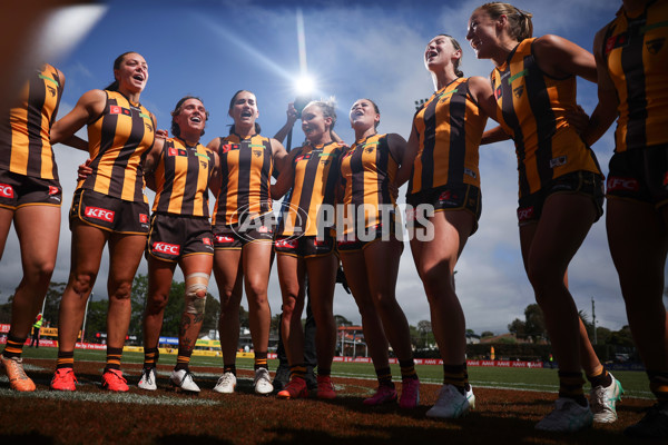 AFLW 2024 Round 08 - Hawthorn v GWS - A-55347051