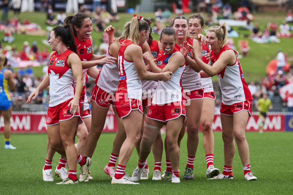 AFLW 2024 Round 08 - Sydney v Gold Coast - A-55348810