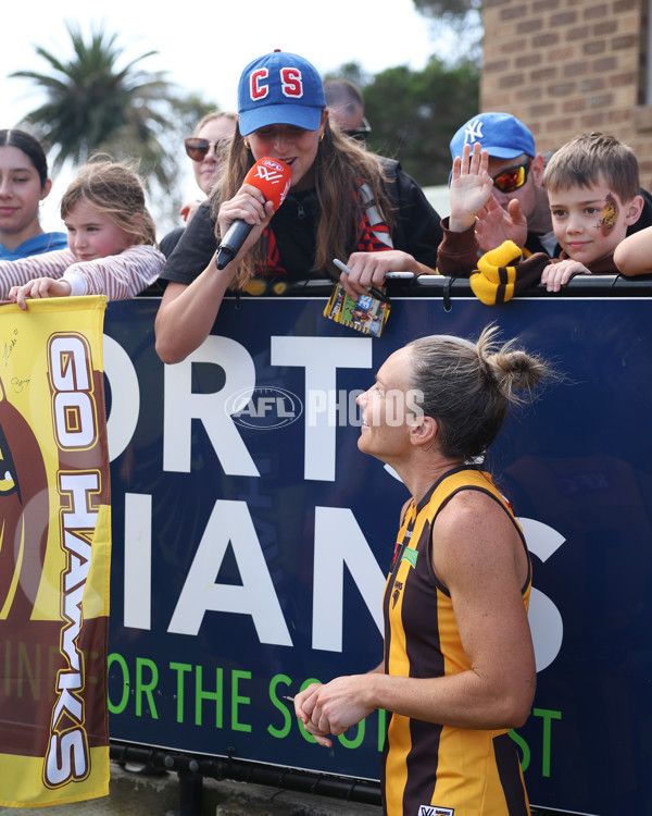 AFLW 2024 Round 08 - Hawthorn v GWS - A-55348868