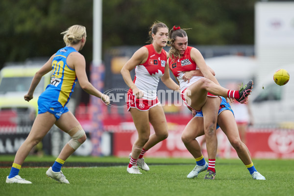 AFLW 2024 Round 08 - Sydney v Gold Coast - A-55349423