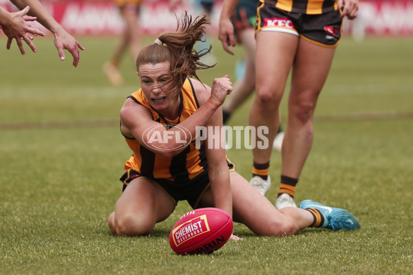 AFLW 2024 Round 08 - Hawthorn v GWS - A-55349433