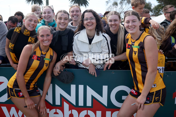 AFLW 2024 Round 08 - Hawthorn v GWS - A-55349439