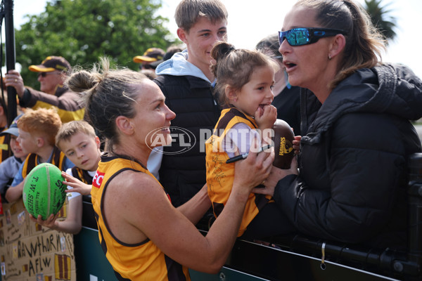 AFLW 2024 Round 08 - Hawthorn v GWS - A-55349442