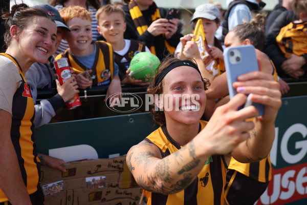 AFLW 2024 Round 08 - Hawthorn v GWS - A-55349443