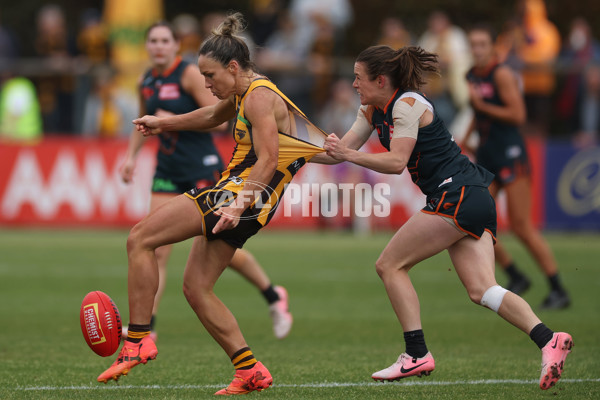 AFLW 2024 Round 08 - Hawthorn v GWS - A-55349448