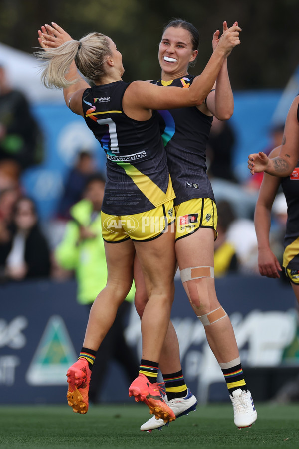 AFLW 2024 Round 08 - Melbourne v Richmond - A-55352678