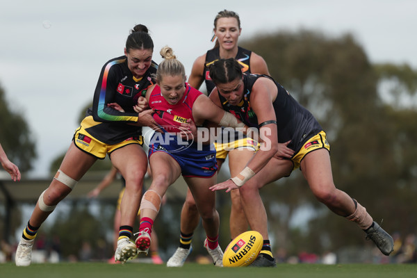 AFLW 2024 Round 08 - Melbourne v Richmond - A-55363429