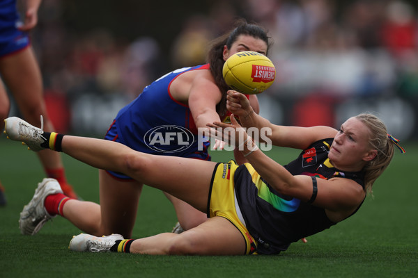 AFLW 2024 Round 08 - Melbourne v Richmond - A-55365009