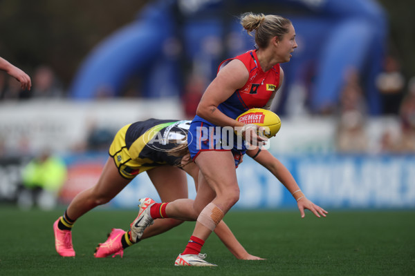 AFLW 2024 Round 08 - Melbourne v Richmond - A-55366318