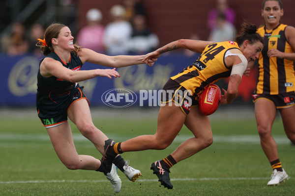 AFLW 2024 Round 08 - Hawthorn v GWS - A-55366371