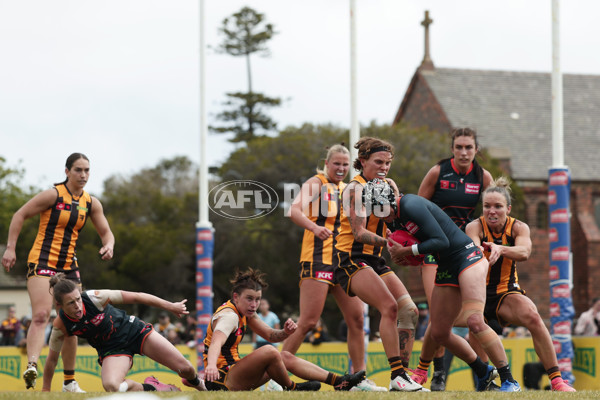 AFLW 2024 Round 08 - Hawthorn v GWS - A-55366374