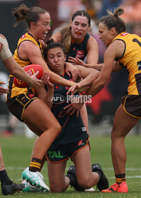 AFLW 2024 Round 08 - Hawthorn v GWS - A-55367733