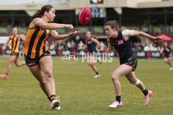 AFLW 2024 Round 08 - Hawthorn v GWS - A-55367741