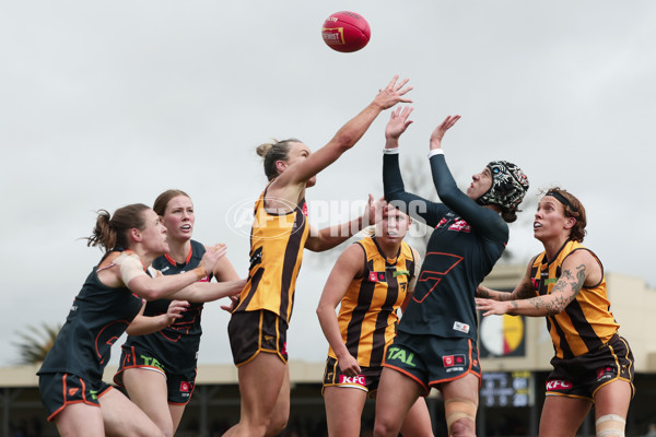 AFLW 2024 Round 08 - Hawthorn v GWS - A-55367746