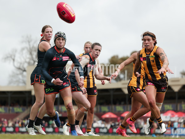 AFLW 2024 Round 08 - Hawthorn v GWS - A-55369013