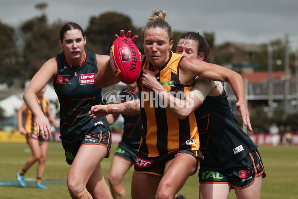 AFLW 2024 Round 08 - Hawthorn v GWS - A-55369014