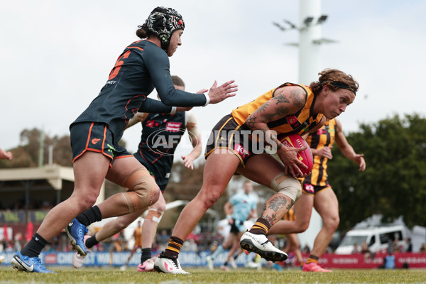 AFLW 2024 Round 08 - Hawthorn v GWS - A-55369015