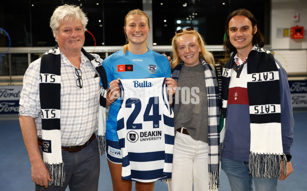 AFLW 2024 Round 08 - Geelong v Brisbane - A-55369073