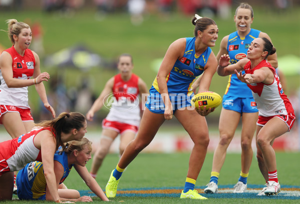 AFLW 2024 Round 08 - Sydney v Gold Coast - A-55370449