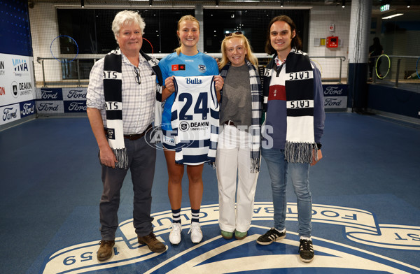 AFLW 2024 Round 08 - Geelong v Brisbane - A-55370461