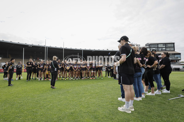 AFLW 2024 Round 08 - Collingwood v Adelaide - A-55378084