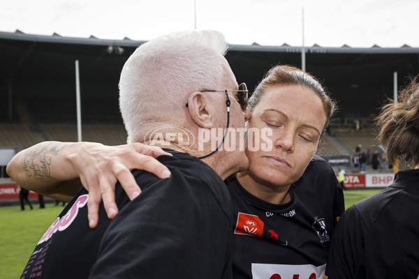 AFLW 2024 Round 08 - Collingwood v Adelaide - A-55378085