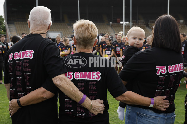 AFLW 2024 Round 08 - Collingwood v Adelaide - A-55378086