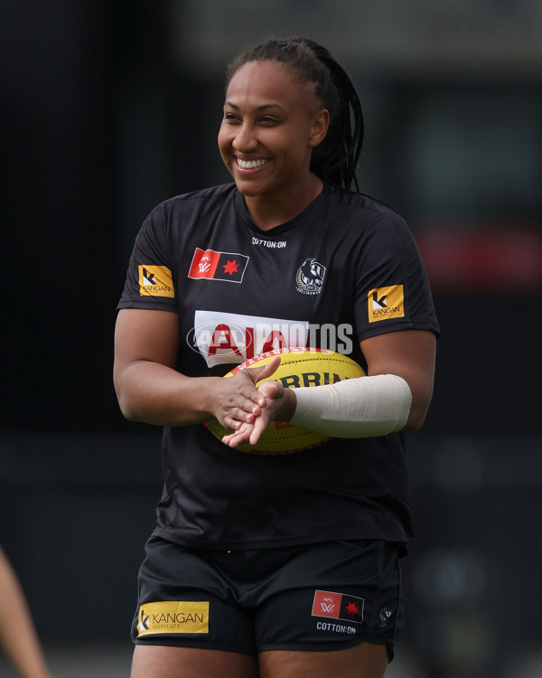 AFLW 2024 Round 08 - Collingwood v Adelaide - A-55378944