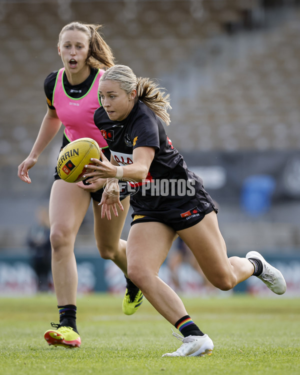 AFLW 2024 Round 08 - Collingwood v Adelaide - A-55381778