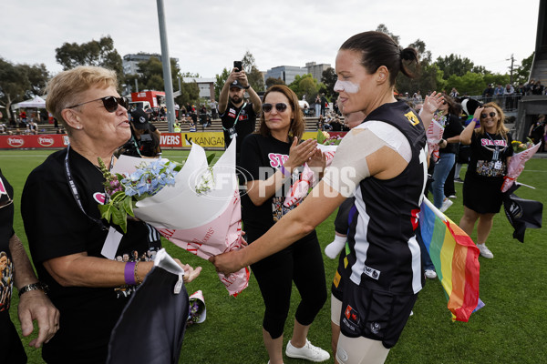 AFLW 2024 Round 08 - Collingwood v Adelaide - A-55381792