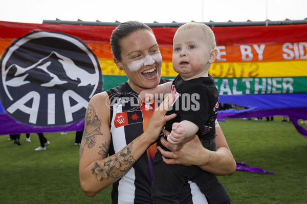 AFLW 2024 Round 08 - Collingwood v Adelaide - A-55381793