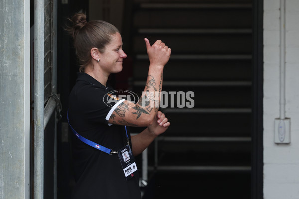 AFLW 2024 Round 08 - Collingwood v Adelaide - A-55383720