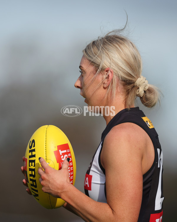 AFLW 2024 Round 08 - Collingwood v Adelaide - A-55387303