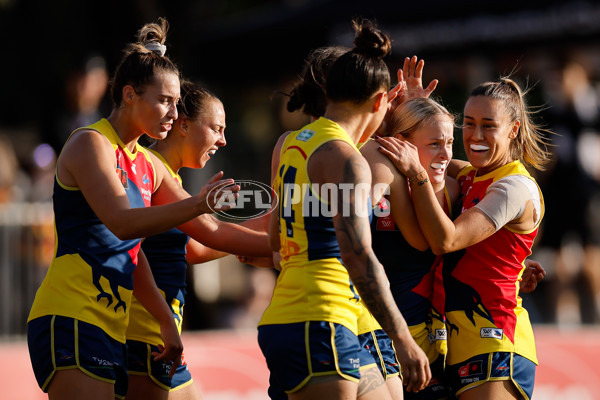 AFLW 2024 Round 08 - Collingwood v Adelaide - A-55387324