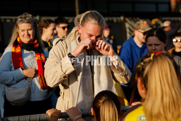 AFLW 2024 Round 08 - Collingwood v Adelaide - A-55388939