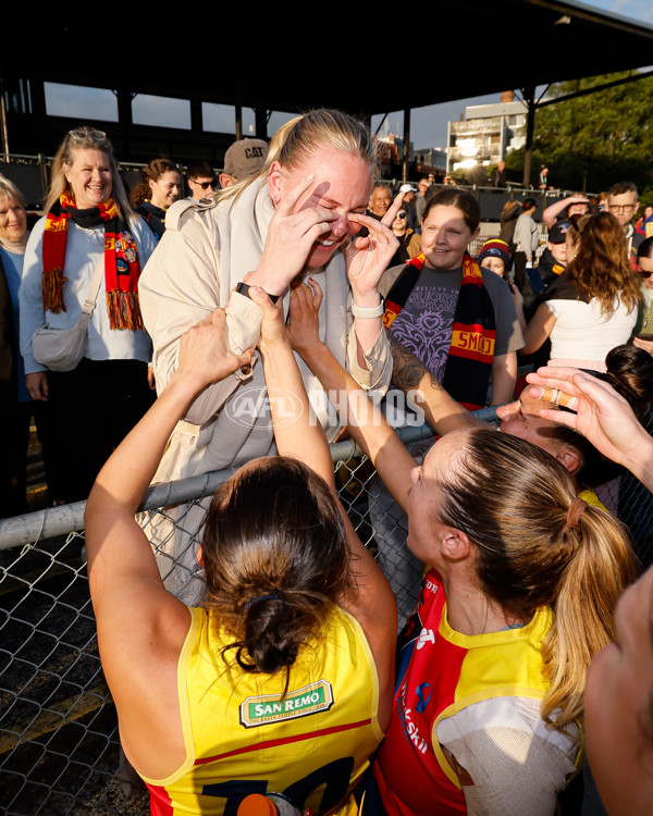 AFLW 2024 Round 08 - Collingwood v Adelaide - A-55388944