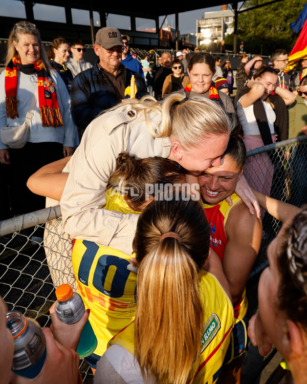 AFLW 2024 Round 08 - Collingwood v Adelaide - A-55388946