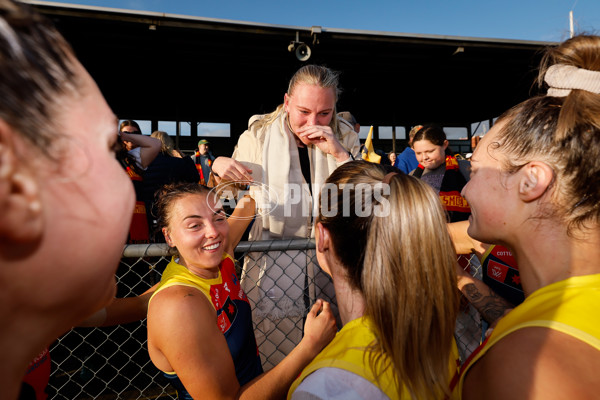 AFLW 2024 Round 08 - Collingwood v Adelaide - A-55388948