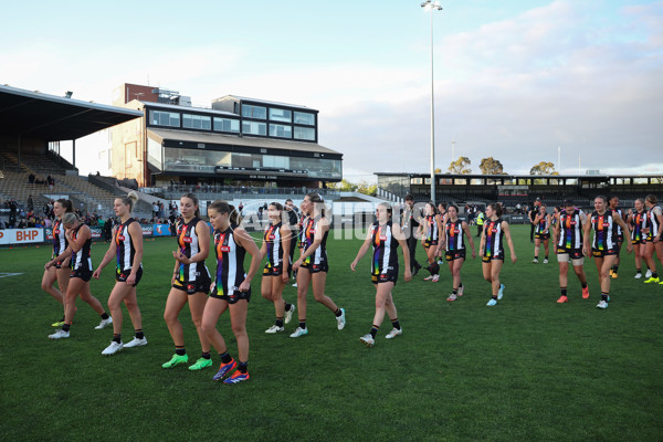 AFLW 2024 Round 08 - Collingwood v Adelaide - A-55388969