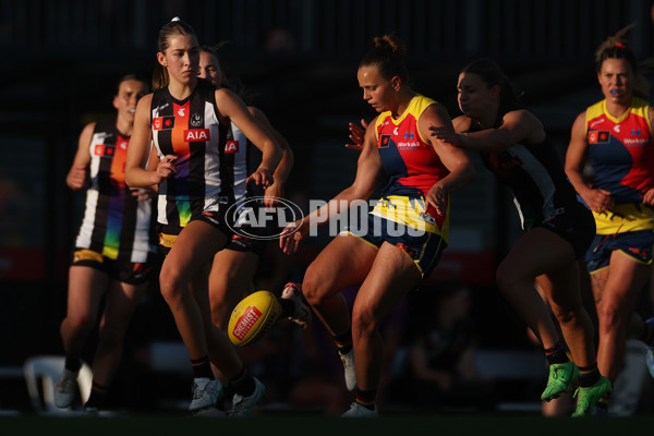 AFLW 2024 Round 08 - Collingwood v Adelaide - A-55391356