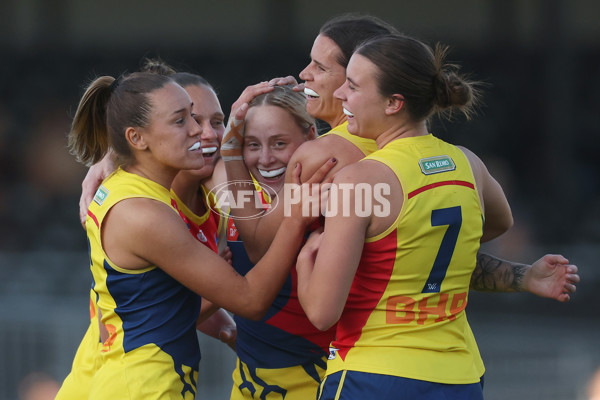 AFLW 2024 Round 08 - Collingwood v Adelaide - A-55393721