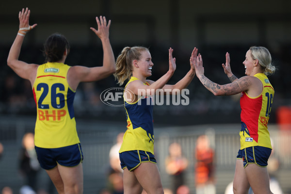 AFLW 2024 Round 08 - Collingwood v Adelaide - A-55394647