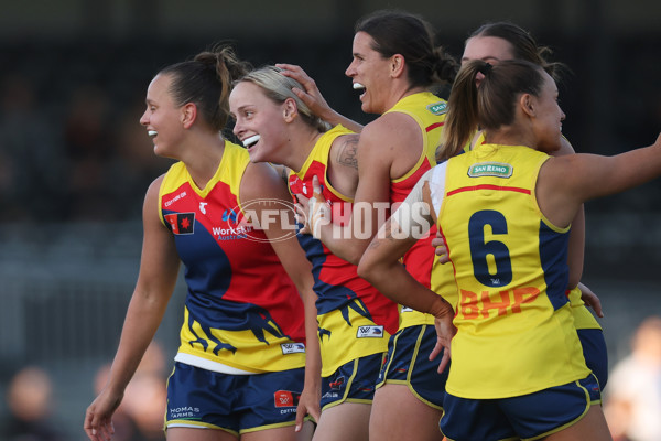 AFLW 2024 Round 08 - Collingwood v Adelaide - A-55394648