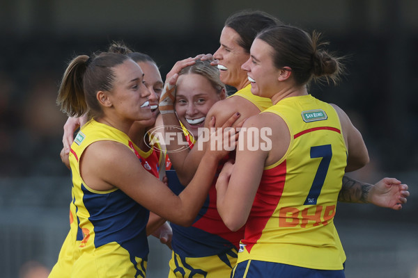 AFLW 2024 Round 08 - Collingwood v Adelaide - A-55394649