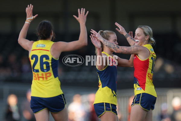 AFLW 2024 Round 08 - Collingwood v Adelaide - A-55394651