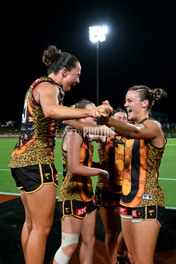 AFLW 2024 Round 09 - Hawthorn v Narrm - A-55443017