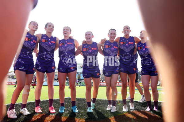 AFLW 2024 Round 09 - GWS v Walyalup - A-55466974